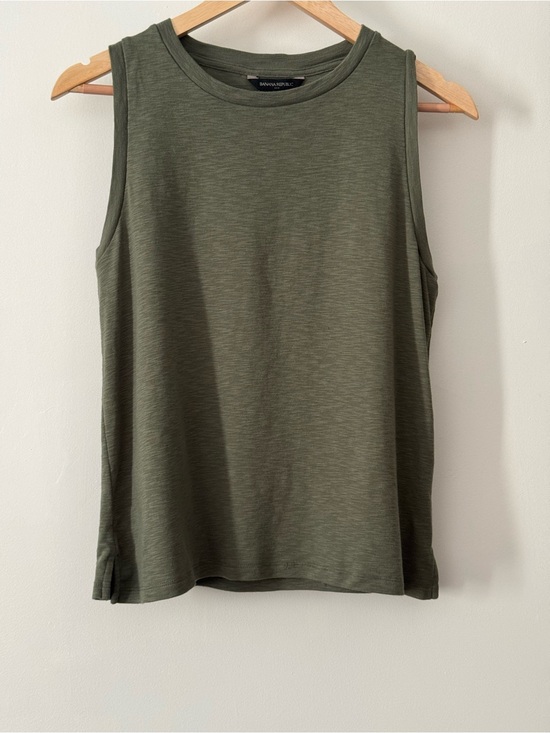 Banana Republic Tops - Banana Republic Olive Green Sleeveless Tank Top Small